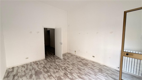 Locale Commerciale con Posto Auto Privato. Locato!